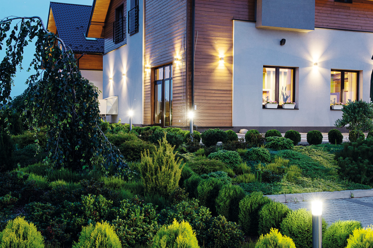 Dark places in your garden - 5 ways to light them up! Discover them all - 1